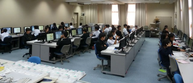 コンピュータ教室での授業１